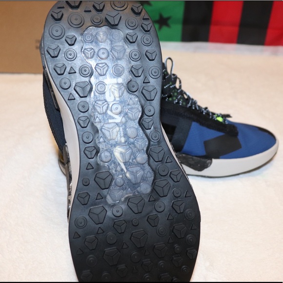 Shoes - Picture 7 of 9